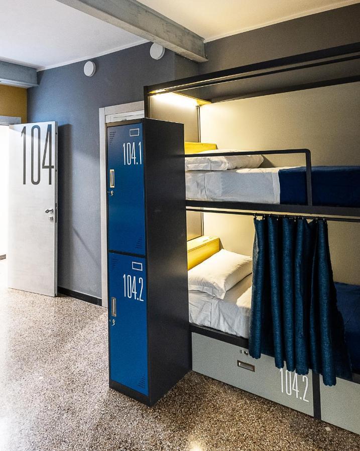 Marathon Hostel Genua Exteriör bild